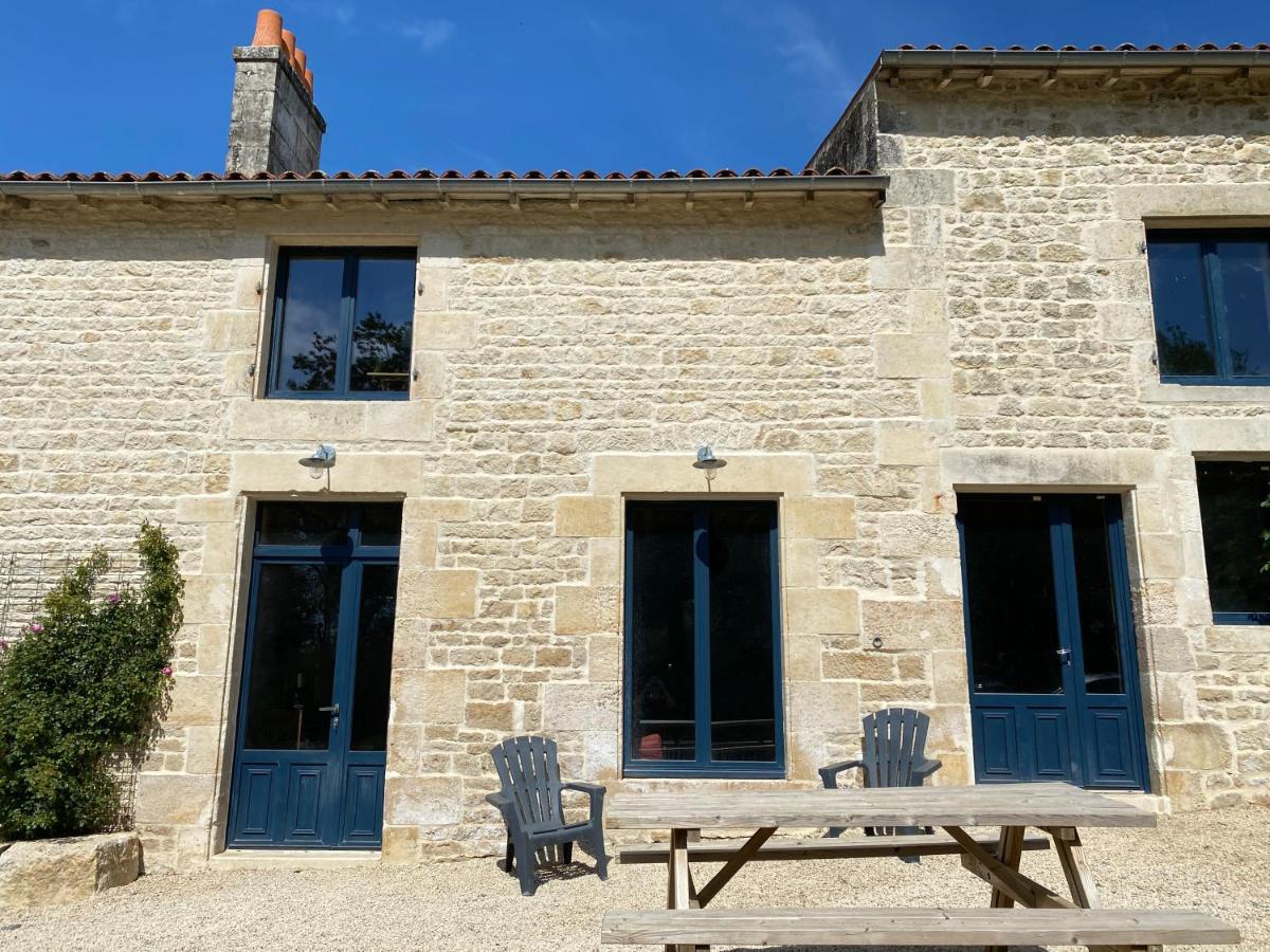 Chateau Des Loups - Les Cedres Bleus Echire 외부 사진